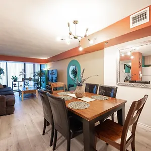 Staytogethersuites - Penthouse On The Strip Aparthotel