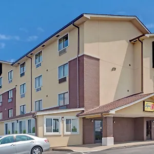 Super 8 By Wyndham Nashville/ Dntn/ Opryland Area Hotel